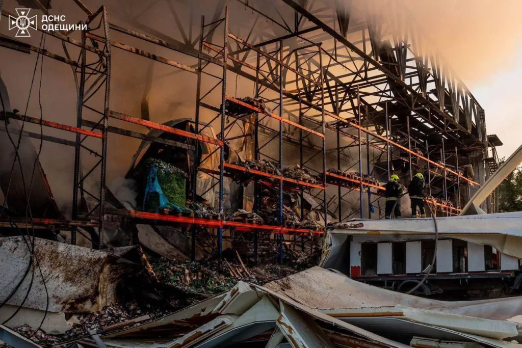 Одесса в дыму: российские дроны ударили по порту и складам – логистика ВСУ под огнем