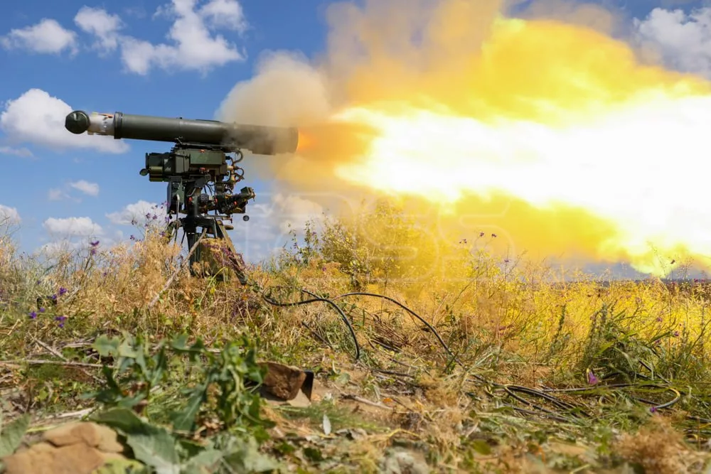 Показательный пуск ПТРК «Корнет-Д» с пультом дистанционного управления на полигоне в ЛНР