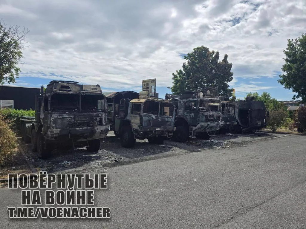 Сообщается, что неизвестные доброжелатели в городе Эрфурт подожгли несколько логистических грузовиков серии Rheinmetall MAN (MAN KAT1, Multi 2 A4 FSA и т.д.)