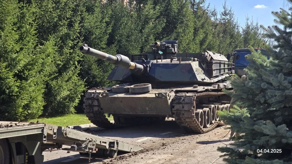 Военный музей на территории Национального университета обороны Украины в Киеве пополнился новым экспонатом. Им стал американский основной боевой танк M1A1 SA-UKR Abrams, стоявший на вооружении 47-й ОМБр ВСУ