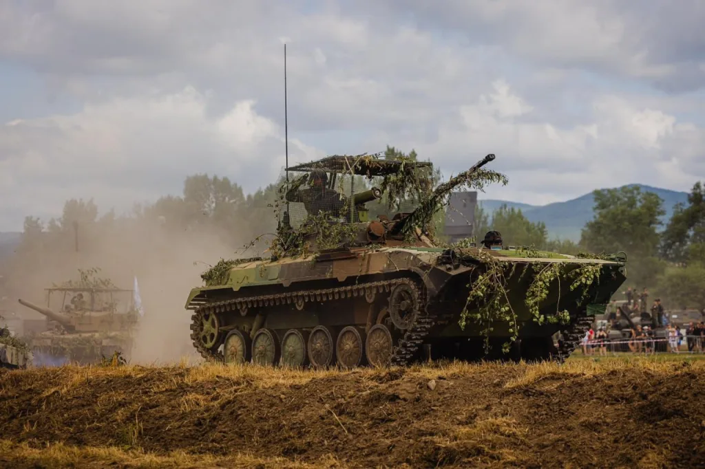 Бронетехника словацкой армии во время мероприятия «Tankové dni Laugarício 2025»