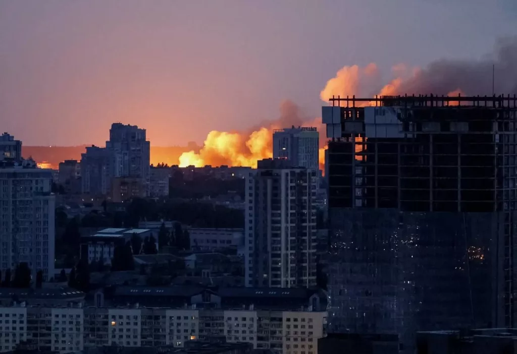 Киев во время и после утренних ударов. Одной из основных целей вновь выступали цеха завода «Артем»