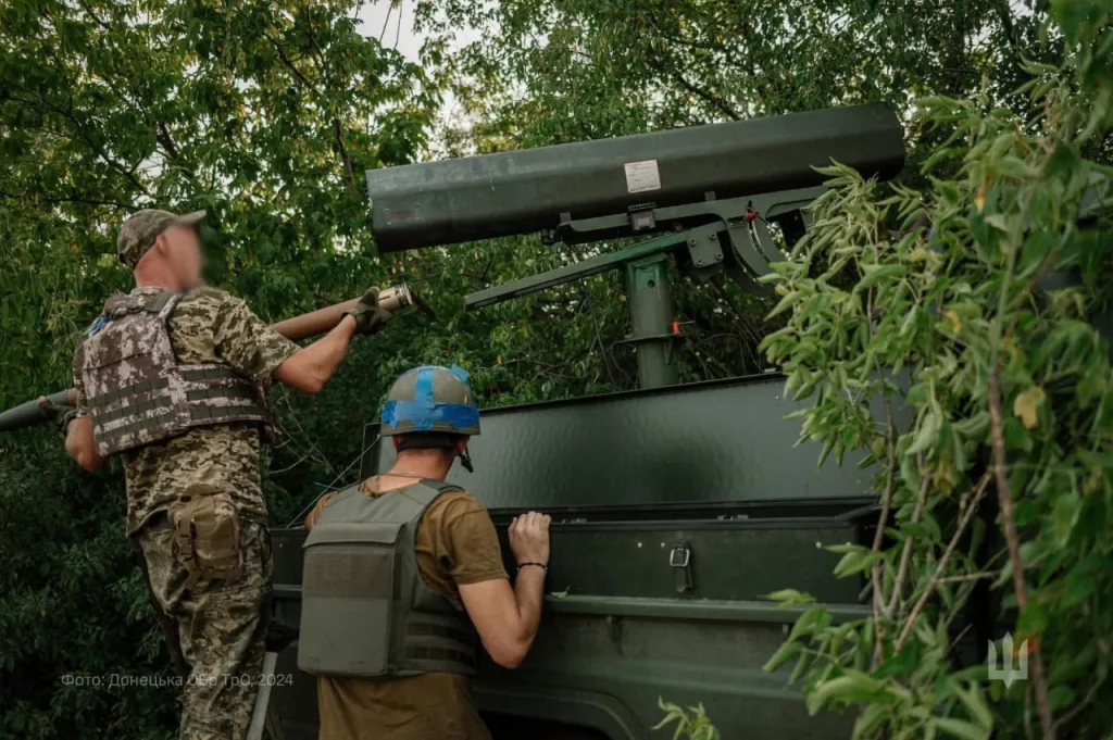 Джихад-культ постепенно поглощает ВСУ. Если ещё пару лет назад разговоры о том, что ВСУ начнут заимствовать тактику и конструкционные решения ИГИЛ, звучали как ирония, то сейчас — это уже свершившийся факт