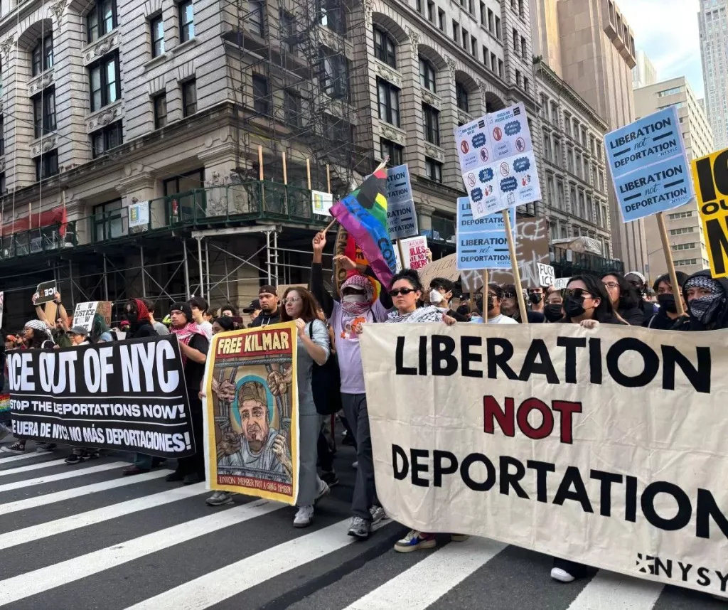 В преддверии объявленного демократами общенационального протеста 14 июня левые экстремисты и радикалы "разогреваются" в нескольких крупных городах США. Демонстрации и столкновения с полицией прошли в Чикаго, Сан Франциско, Атланте, Сиэттле, Бостоне и ряде других городов