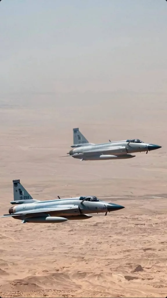 Пакистанские истребители JF-17 Thunder из 28-й эскадрильи «Феникс», патрулируют границу Пакистана и Ирана