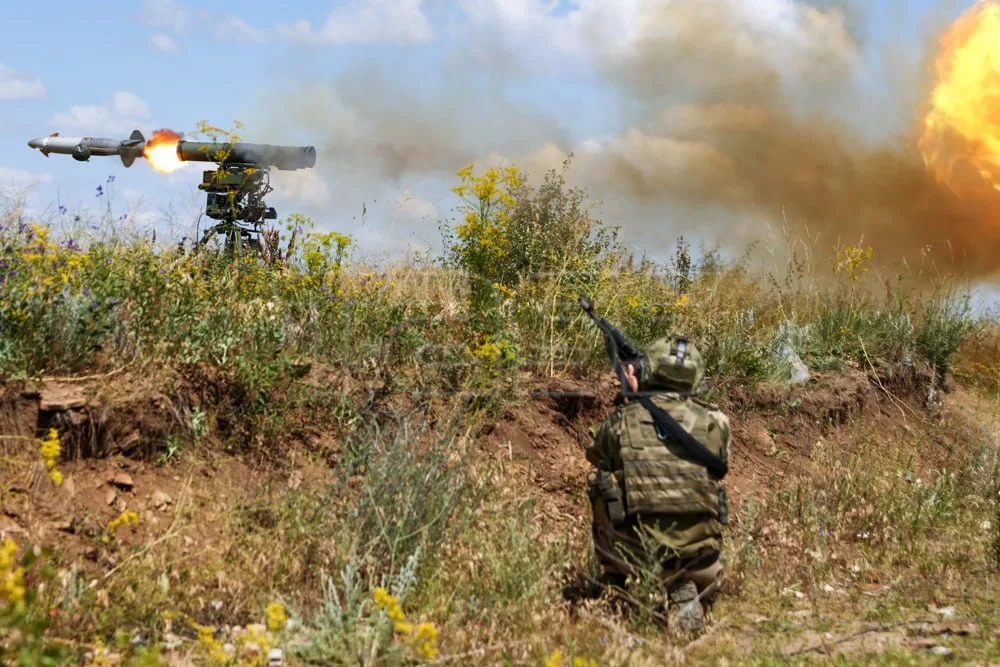 Показательный пуск ПТРК «Корнет-Д» с пультом дистанционного управления на полигоне в ЛНР