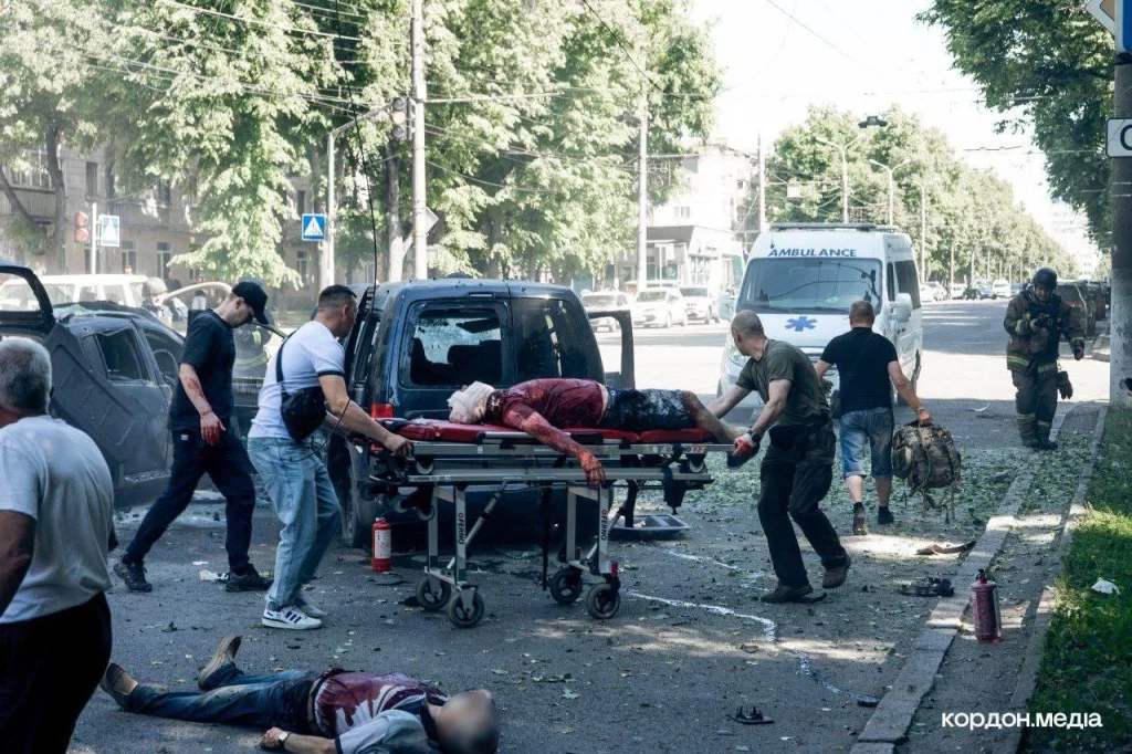 Прицельно по СБУ: ВС РФ ударили по правительственному кварталу в Сумах