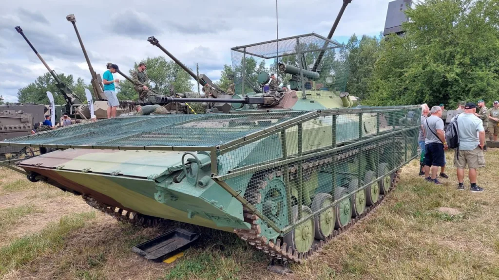 Бронетехника словацкой армии во время мероприятия «Tankové dni Laugarício 2025»