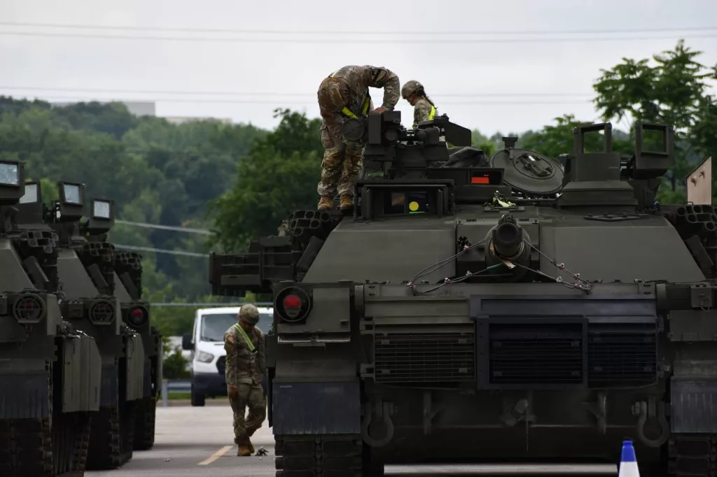 В Вашингтон начала прибывать техника 3-го бронетанкового корпуса для участия в параде, посвящённом 250-летию армии США, который пройдёт 14 июня