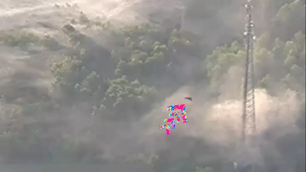 Удар ОТРК "Искандер-М" с воздушным подрывом и нескольких дронов "Герань-2" по вышке связи, используемой радиоэлектронной разведкой и дроноводами ВСУ, возле города Новгород-Северский в Черниговской области