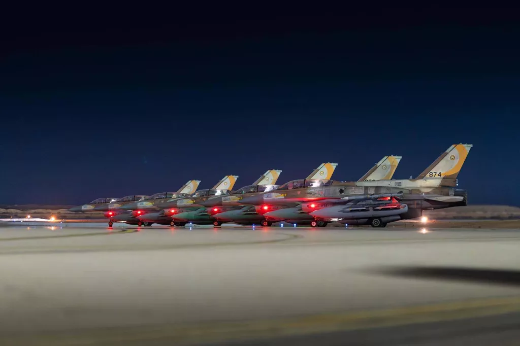 Армия обороны Израиля опубликовала кадры подготовки к боевому вылету истребителей F-35I, F-16I и F-15I в рамках операции «Сила льва» по нанесению ударов по территории Ирана