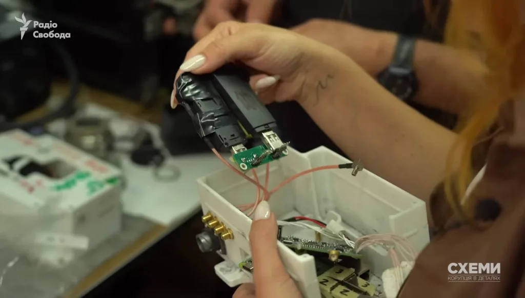 Модуль передачи данных с GSM-модемом, обнаруженный в перехваченном дроне-камикадзе «Герань-2»