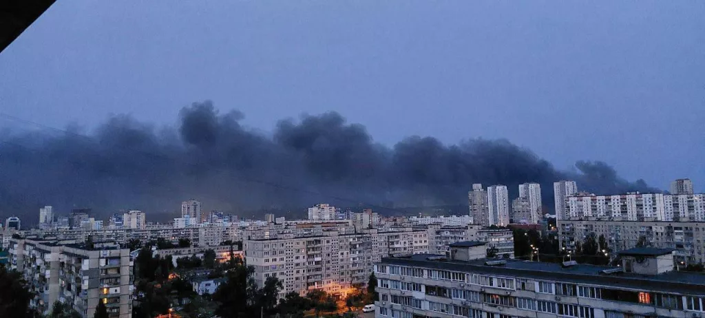 Киев во время и после утренних ударов. Одной из основных целей вновь выступали цеха завода «Артем»