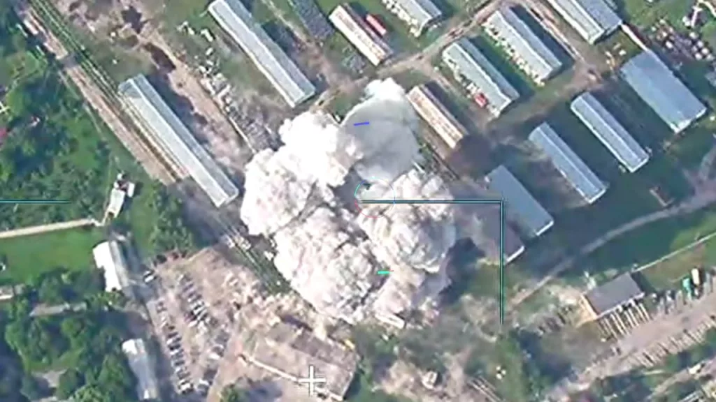 Удар ОТРК "Искандер-М" по пункту расположения и технике 58-й отдельной мотопехотной бригады ВСУ в районе Конотопа Сумской области