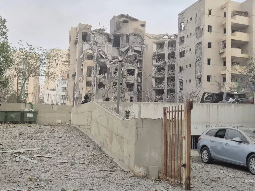 Сообщается о прилете иранской ракеты по Израильской Беэр-Шеве