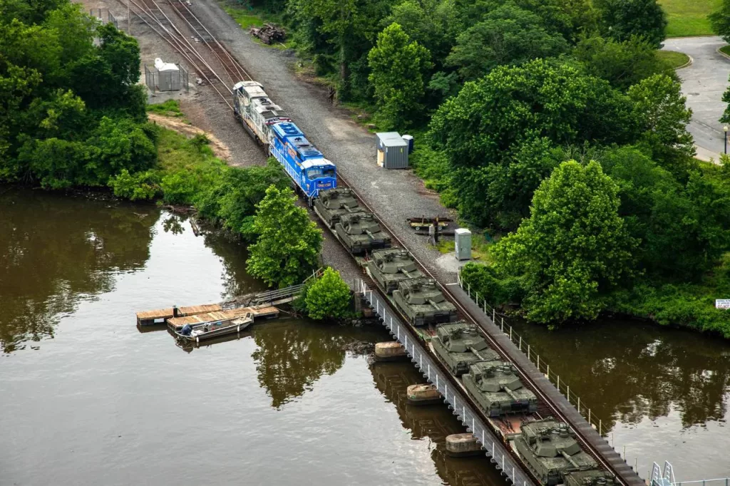 В Вашингтон начала прибывать техника 3-го бронетанкового корпуса для участия в параде, посвящённом 250-летию армии США, который пройдёт 14 июня