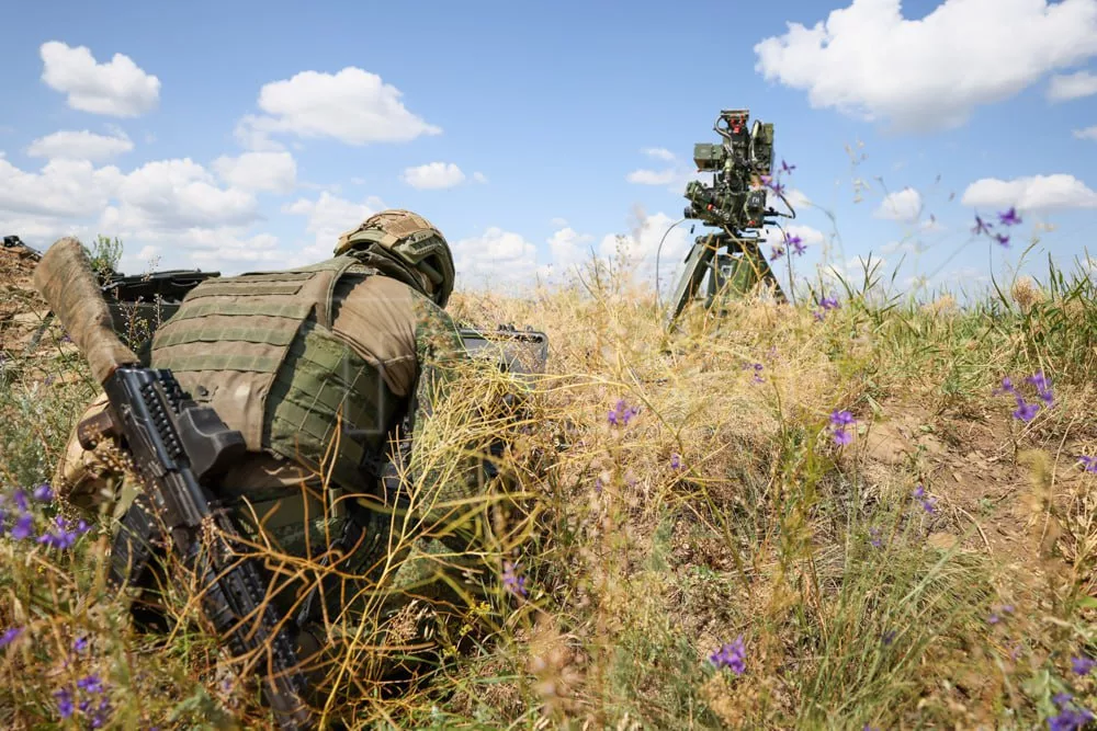 Показательный пуск ПТРК «Корнет-Д» с пультом дистанционного управления на полигоне в ЛНР