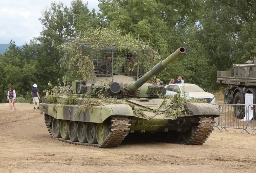 Бронетехника словацкой армии во время мероприятия «Tankové dni Laugarício 2025»