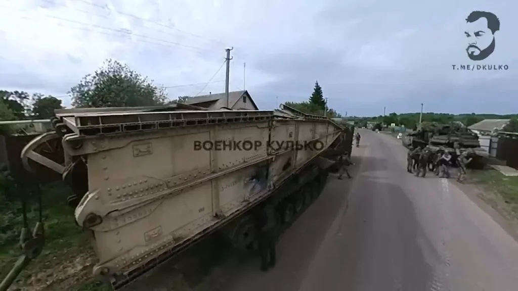 Эвакуация M1A1SA Abrams, брошенного возле села Заолешенка, и мостоукладчика M60 AVLB, брошенного возле села Гоголевка, Суджанский район Курской области
