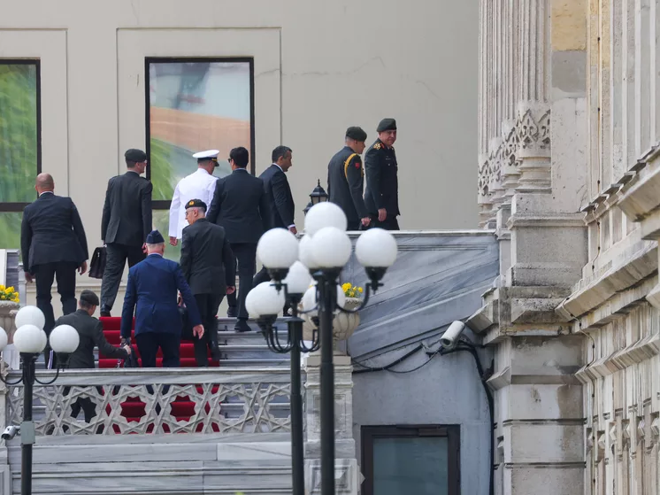 Один из ключевых вопросов, будоражащих экспертное сообщество в России, это: насколько Запад участвует в конфликте против РФ на стороне киевского режима? На первый взгляд, ответ очевиден