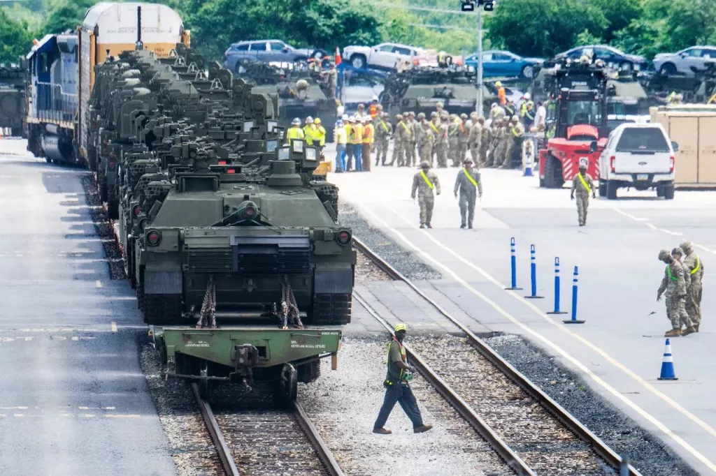 В Вашингтон начала прибывать техника 3-го бронетанкового корпуса для участия в параде, посвящённом 250-летию армии США, который пройдёт 14 июня