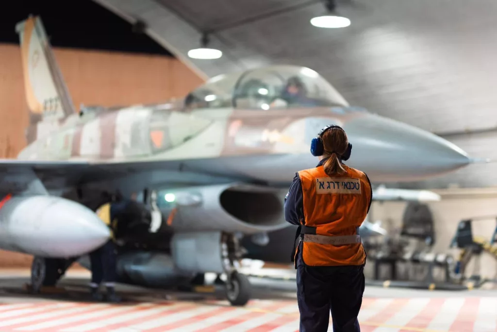 Армия обороны Израиля опубликовала кадры подготовки к боевому вылету истребителей F-35I, F-16I и F-15I в рамках операции «Сила льва» по нанесению ударов по территории Ирана