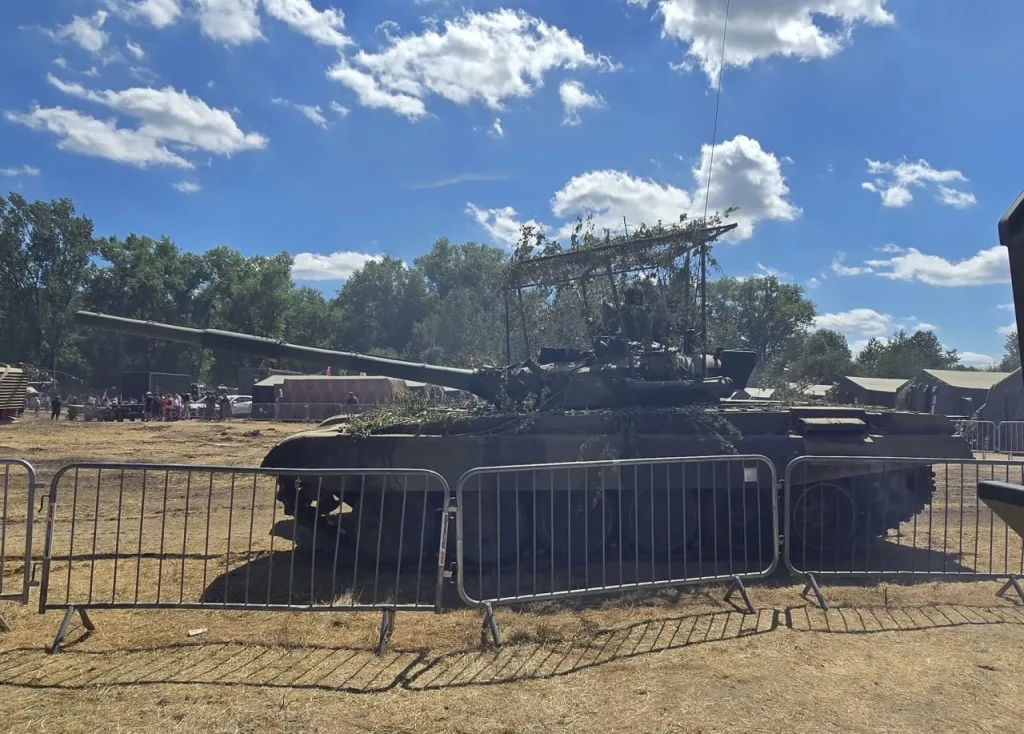 Бронетехника словацкой армии во время мероприятия «Tankové dni Laugarício 2025»