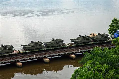 В Вашингтон начала прибывать техника 3-го бронетанкового корпуса для участия в параде, посвящённом 250-летию армии США, который пройдёт 14 июня