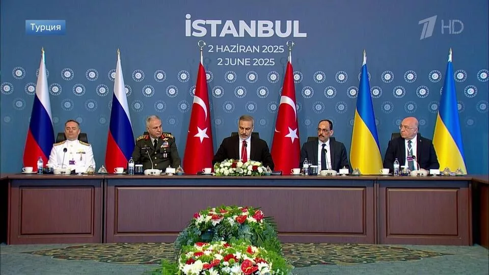 заставить весь мир думать, что Россия не хочет и в принципе не способна договариваться. Однако, это является не самоцелью, а лишь спусковым крючком для решения внутренних задач стран НАТО