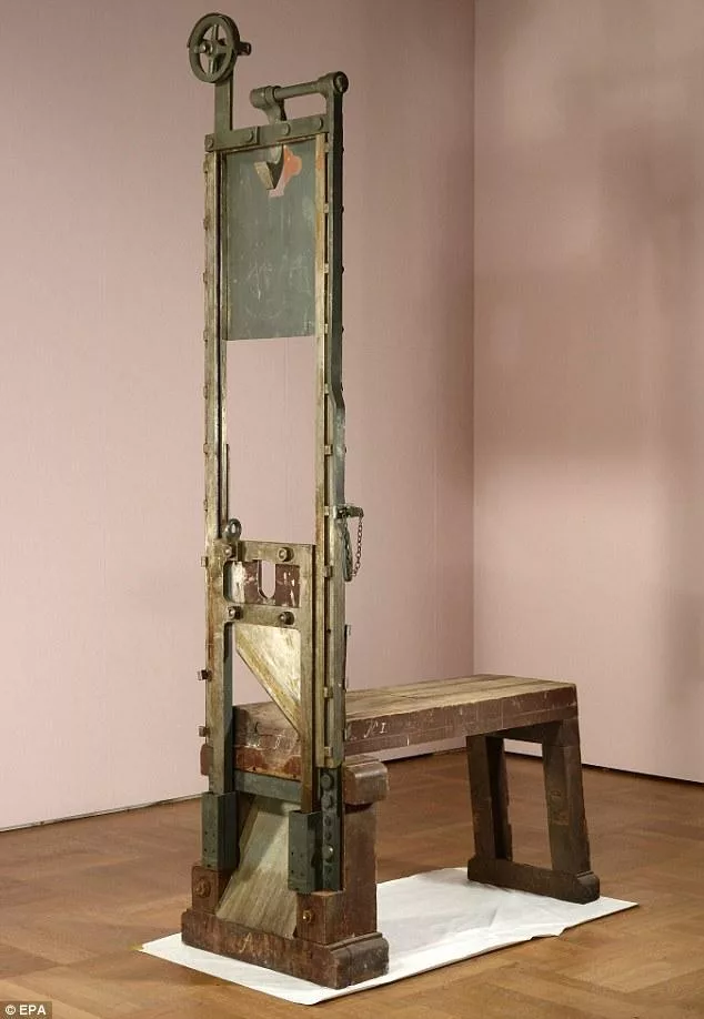 Гитлер гильотинировал больше человек, чем Робеспьер