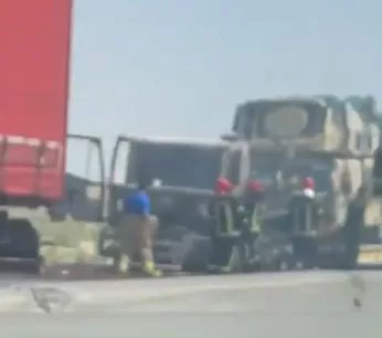 Иранский ЗРК Sevom Khordad на трале, сгоревшем в результате израильского удара на шоссе под Тегераном