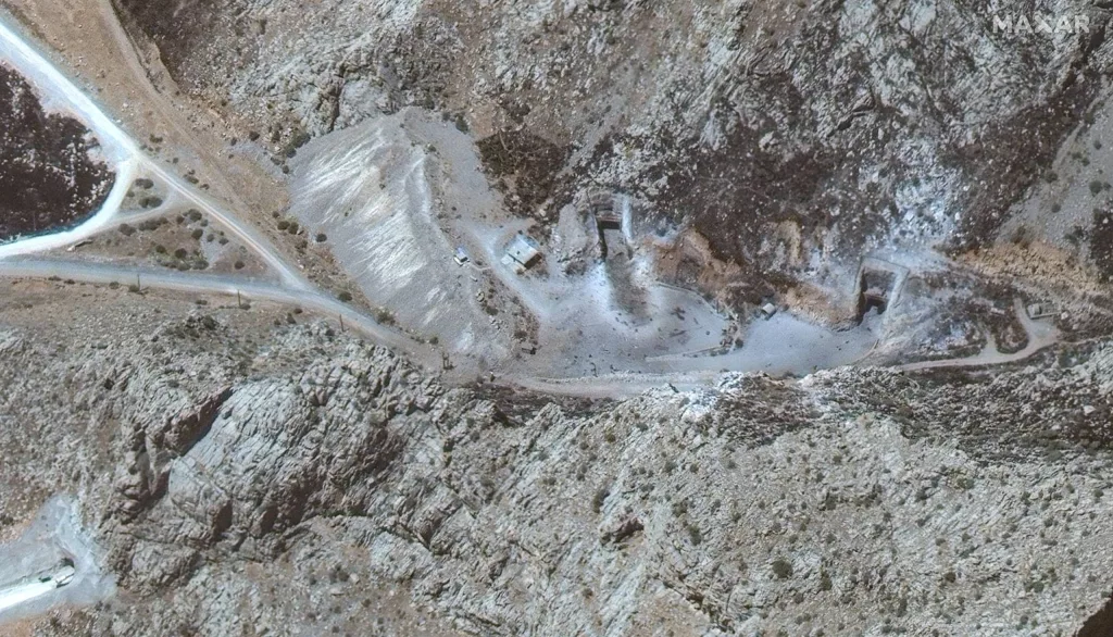 Спутниковые снимки результатов израильских авиаударов по подземной ракетной базе в Керманшахе