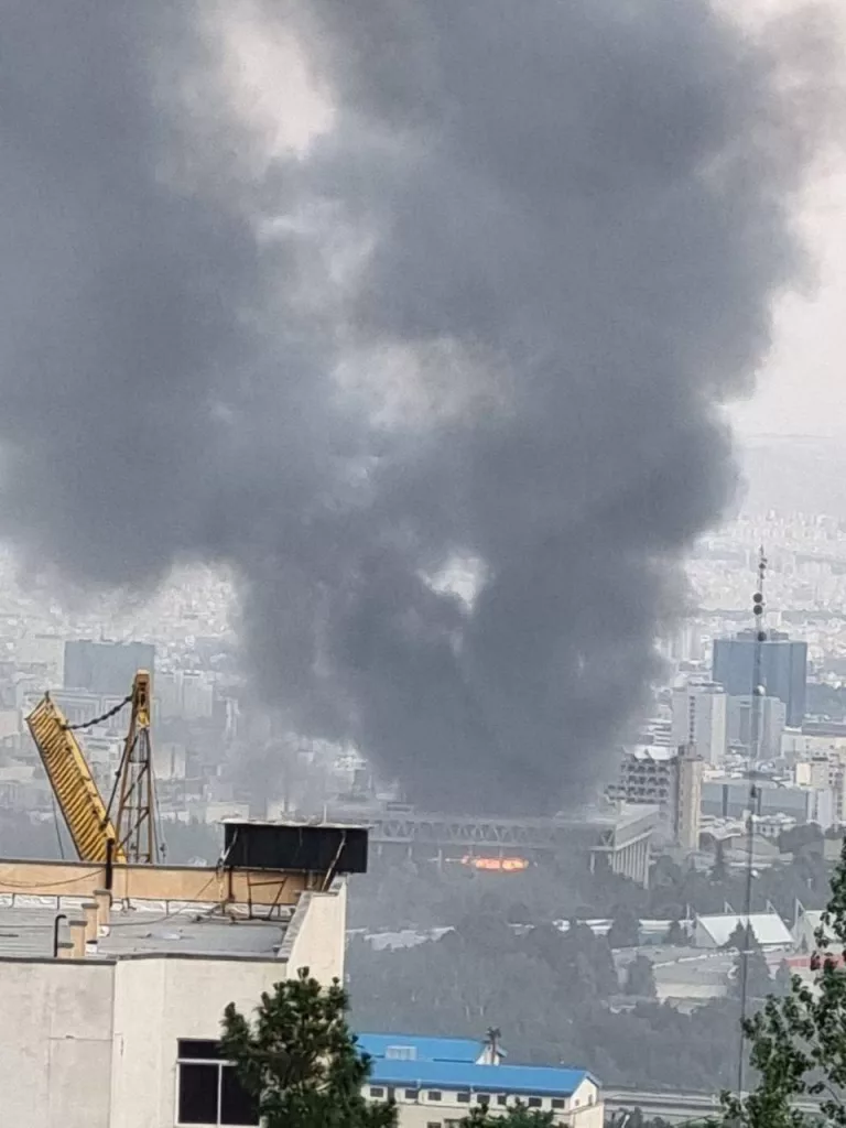 Здание IRIB после удара в том самом 3-м округе Тегерана