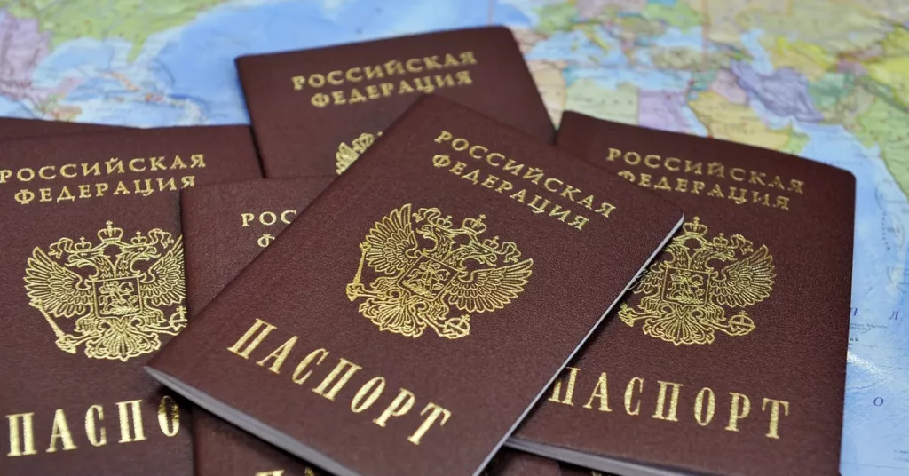 В паспортах россиян могут появиться новые графы: какие данные станут обязательными