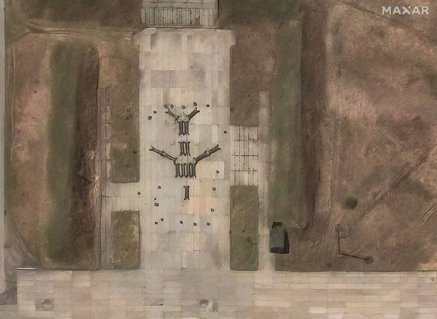 Компания Maxar опубликовала спутниковые снимки ряда российских авиабаз, слеланные 20 мая, на которых базируется дальнебомбардировочная авиация. Видны элементы пассивной защиты и ложные цели