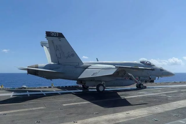 Америка готовит удар по Ирану? Массовая эвакуация и три авианосца у берегов