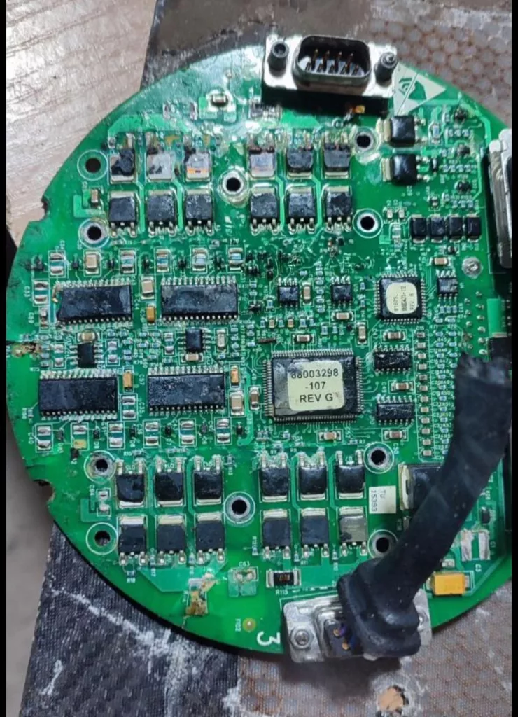 В июне на территории Украины зафиксировано первое подтверждённое применение нового варианта ударного БПЛА «Герань-2», оснащённого комплексом машинного зрения, встроенной камерой наведения и радиомодемом для прямого управления