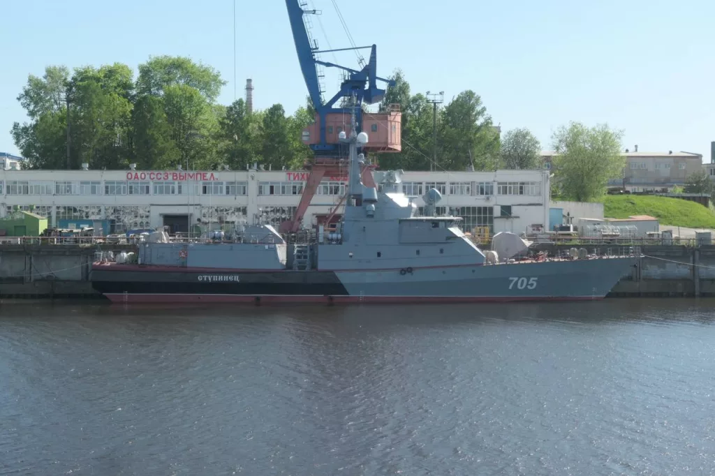Свежие кадры ракетного катера «Ступинец» (705) корректированного проекта 12418 «Молния» в достройке на судостроительном заводе «Вымпел». Наши дни