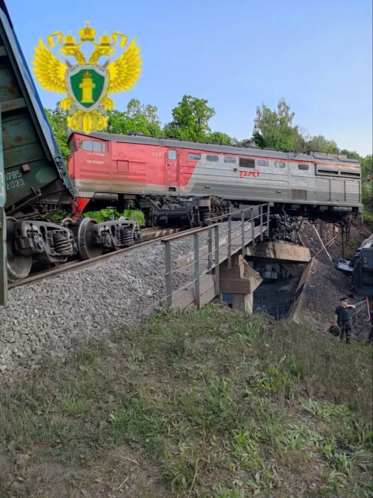 Обрушение ЖД-моста под Курском произошло из-за подрыва - СМИ