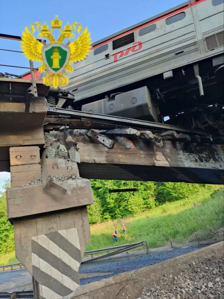 Обрушение ЖД-моста под Курском произошло из-за подрыва - СМИ