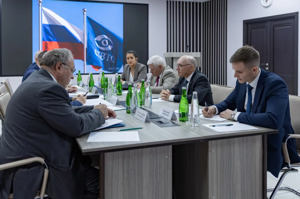 Визит Роберта Флойда в Россию: укрепление сотрудничества по мониторингу ядерных испытаний