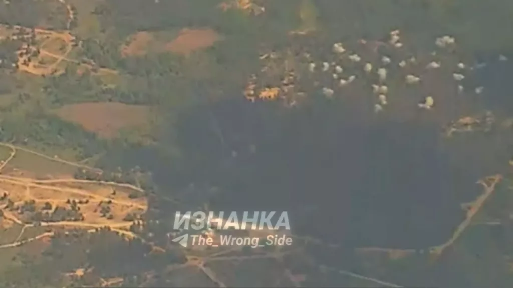 Более четкое видео прилета по 239-му полигону ВСУ, на котором видно, что удар наносился по разбитому в лесу палаточному лагерю