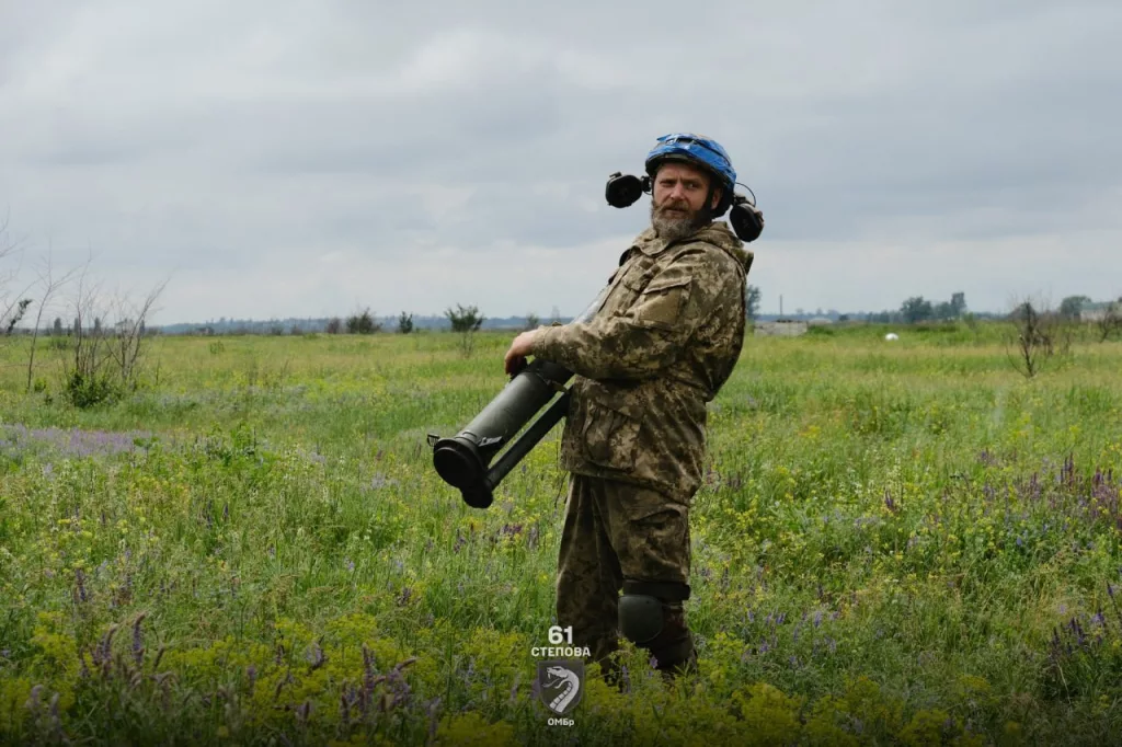 Противник тренируется с трофейными редкими российскими РПГ-30 «Крюк»