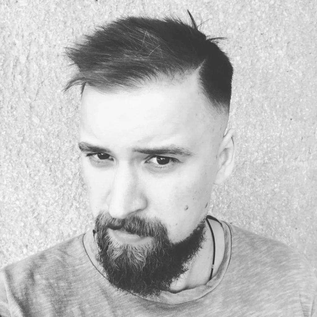 Полиция ищет причастного к атаке дронов по аэродрому «Белая» – сторонника Евромайдана Артема Тимофеева