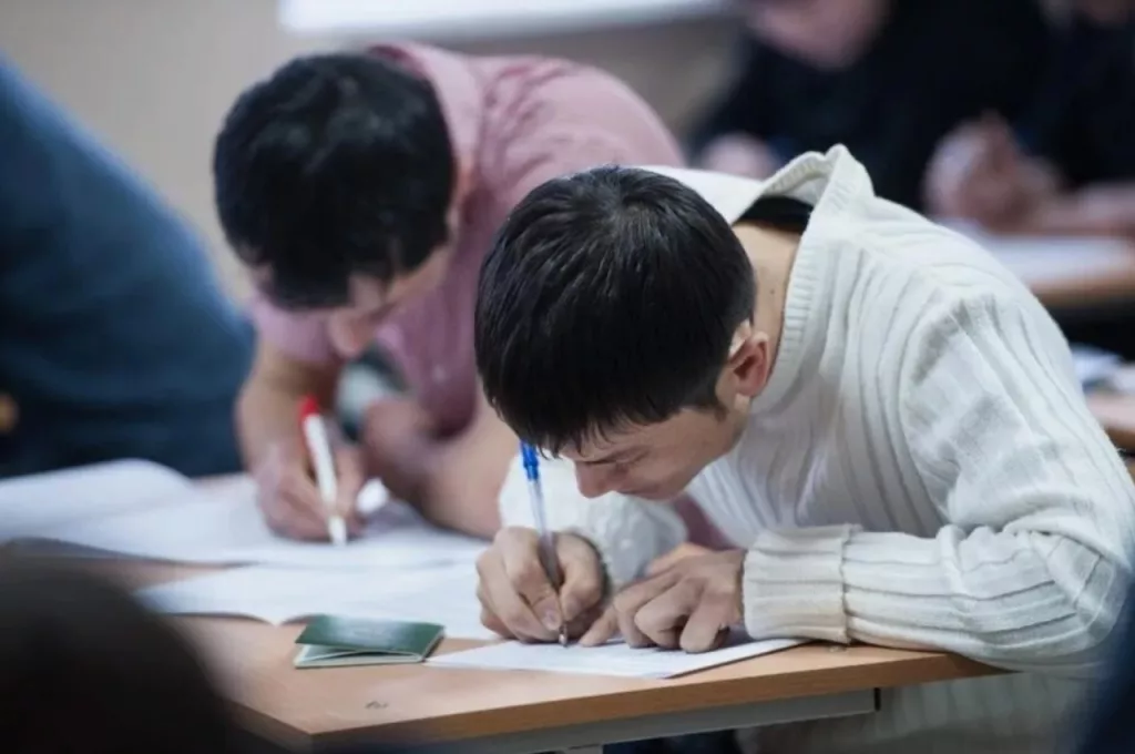 Каждый третий мигрант завалил экзамен по русскому – даже со второй попытки