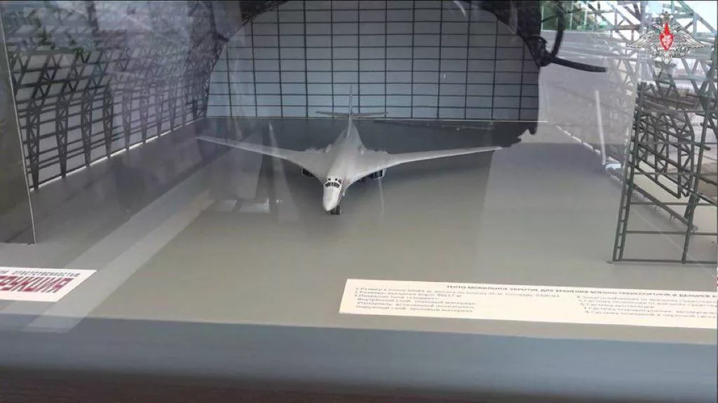 Макет мобильного тентового укрытия для стратегического Ту-160 пока существует только как концепт