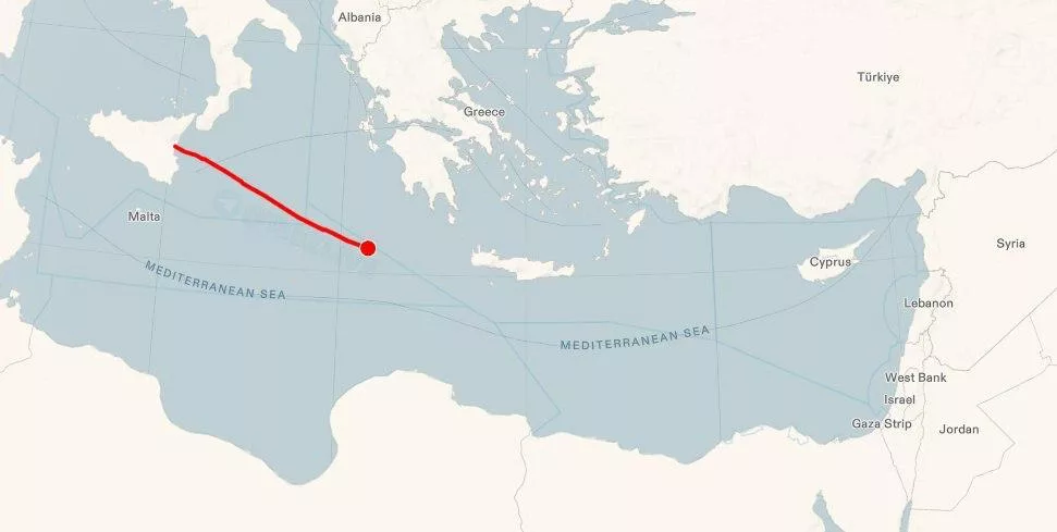 Грету Тунберг пытаются сбить беспилотником в открытом море