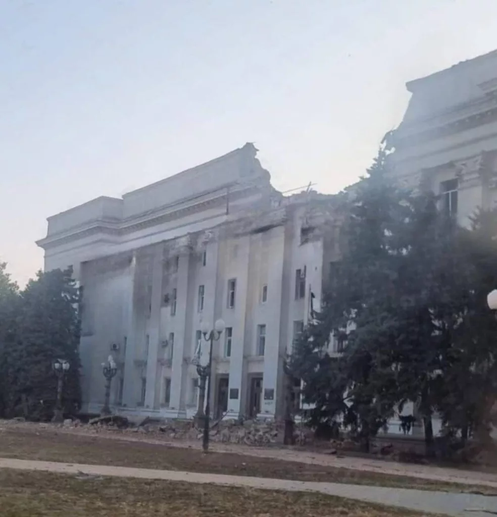 Сегодня утром нанесен удар по зданию администрации в Херсоне