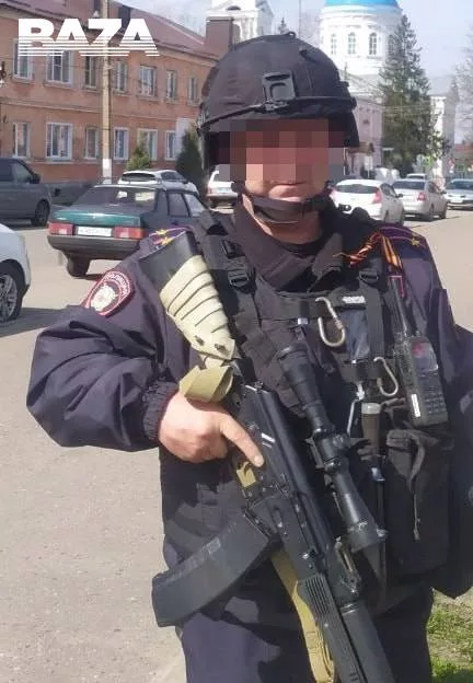 В Курской области подполковника полиции заподозрили в краже оружия: по предварительным данным, за полгода он и его подельники украли для перепродажи автоматы, пистолеты, гранаты и гранатомёты