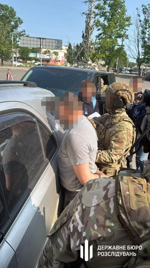 В Николаевской области руководство воинской части требовало с военных 3 тысячи долларов за возвращение из СЗЧ без юридических последствий, сообщает ГБР